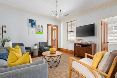 Image de 4br/4ba Historic + Modern - 2 Units - Walk to King