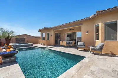 Image de Gorgeous custom family home Starr Ridge, Hot tub, Dogs welcome, Mountain Views!