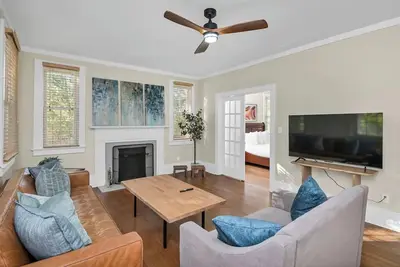 Image de The Grove on Margrave | Downstairs Duplex | 3br2ba