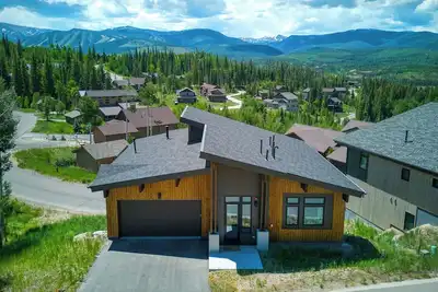 Image de Welcome to Moose Tracks – Your Luxurious Mountain Escape in Colorado!