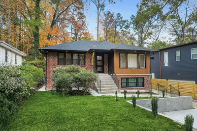 Image de Modern 6br / 4ba Zen Retreat • Heated Gazebo + FirePit + Spacious Backyard