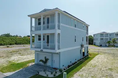 Image de Beach Retreat! Paddleboards, Bikes, & Beach Gear!