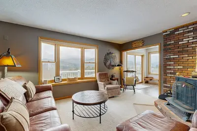 Image de Mountain view home w/ large yard, W/D; near skiing, hiking and golf