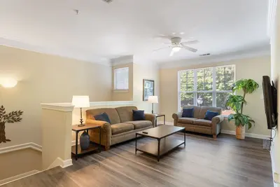 Image de Crossroads Townhome 2br with Garage 1