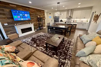 Image de Chatt Vistas-NatPrks-2bd2ba-HotTub-Patio-Sleeps 6