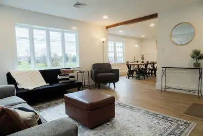 Image de Heart of Lancaster County! Stylish + Field Views!