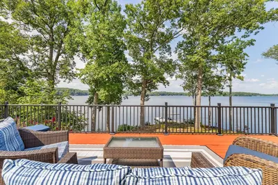 Image de Lakefront home: No cleaning fee: Step-free access