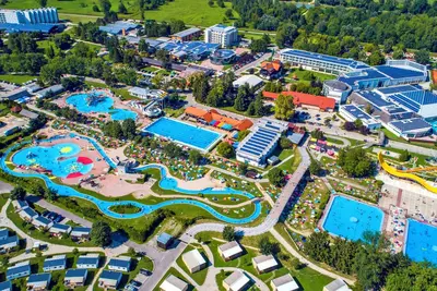 Image de Maison mobile avec climatisation, terrasse et parc aquatique