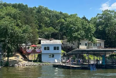 Image de Wa Ha Ma Lake house 2-bedroom Lakefront home