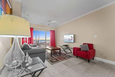 Image de Seabreeze Beautiful 6th floor condo Beachside!