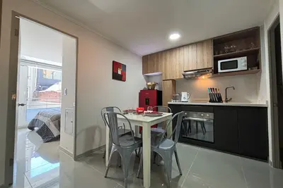 Image de Confortable departamento 1 dormitorio a pasos de metro y centro de Santiago