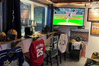 Image de Game-Night Garage + Fire Pit + Grill