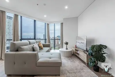 Image de KozyGuru | China Town | Stylish City-View Retreat