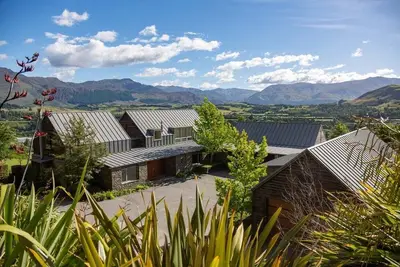 Image de Kāinga Rua - sauna, gym, accessible bedroom and hot tub
