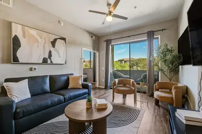 Image de Scottsdale 2br/2ba • Pool • Gym • Free Parking