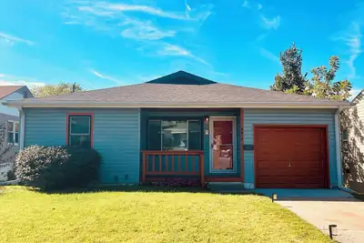 Image de Benson, Mid Town, Dundee, Downtown, Zoo-You can do it all in 70's style!