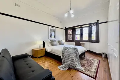 Image de Elegant Home | 4 Bedroom | Walk Rail