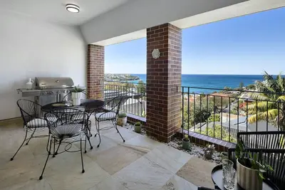 Image de Bronte Oceanview with Stunning Alfresco Balcony