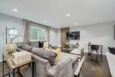 Image de Posh Peach State Patio Retreat