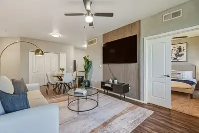 Image de Scottsdale 2br/2ba • Pool • Gym • Free Parking