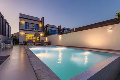 Image de Grand 4br Villa w/ Majestic Mountain & Sea Views, AssistantRm, & Private Pool