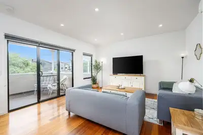 Image de Stylish City-Edge Home with Balcony & Parking