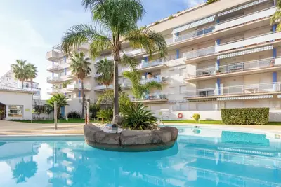 Image de Sunny apartment in Roses with a warm terrace and pool