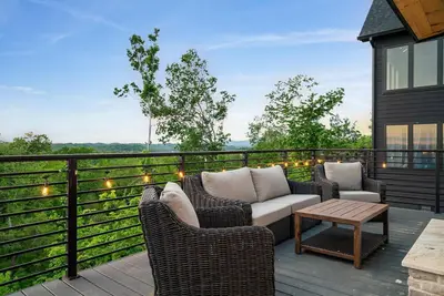 Image de Cozy Family Luxe Cabin, Sleeps 6・Roof Deck・Hot Tub