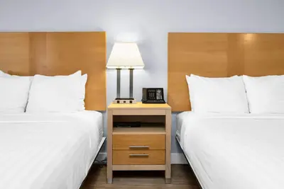 Image de Bay Area Escape | 2 Doubles + Free Breakfast & Parking