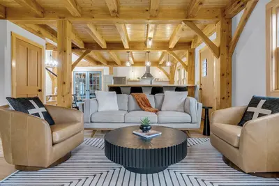 Image de Timberframe Cabin with Hot Tub Close to Sunday River!