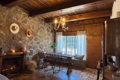 Image de 2-bedroom cabin in Alumine, river view, close to the center