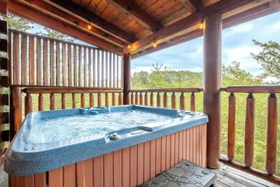 Image de *Cozy 2bd Cabin Near Town! Hot Tub + Games! *