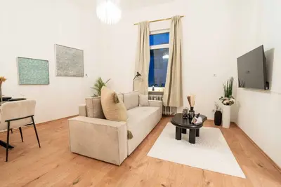 Image de Stylish apartment with sky, close to the city center