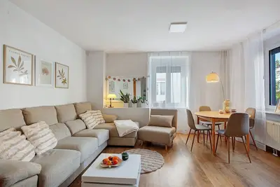 Image de Maison de vacances « Luxus-Haushälfte à Lörrach » avec terrasse, jardin privés et Wi-Fi