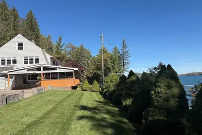 Image de Hatch's Lodge - 5 bdrms, 5. 5 baths, amazing lake views and waterfront