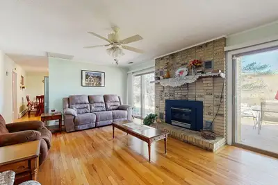 Image de Centrally located home in Sylva with mountain views & cozy porch