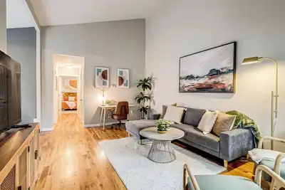 Image de Modern 2br Prime Location Fiber Internet Patio