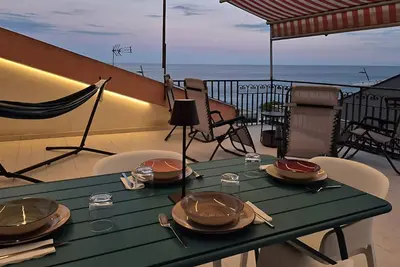 Image de Lumeriam Sea Loft : maison de vacances avec vue mer, terrasse privée et climatisation
