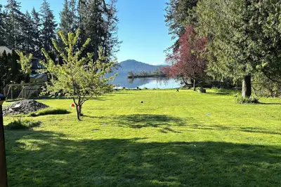 Image de Cozy waterfront retreat in Sooke!