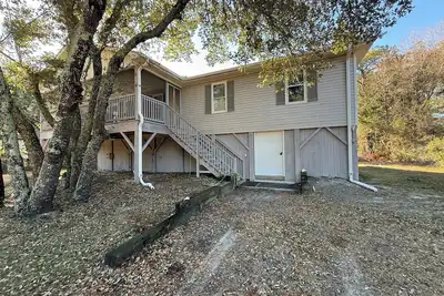 Image de 4-bedroom Carova Beach cottage, 4 streets from the Ocean in 4x4 area of Corolla