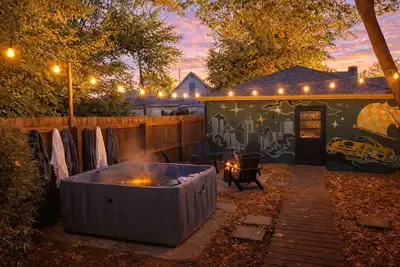 Image de Walk to Lucas Oil Stadium | Retreat with Hot Tub | Sleeps 14