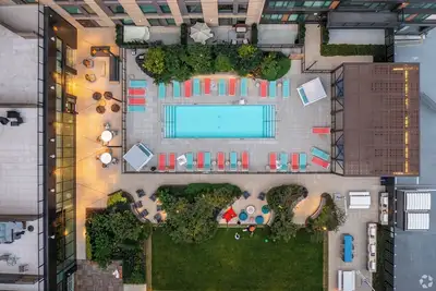 Image de Stylish 1br in Assembly Square | Pool, Gym & Views