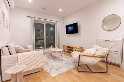 Image de Boho 1bd w/ Balcony • Bushwick Hideaway