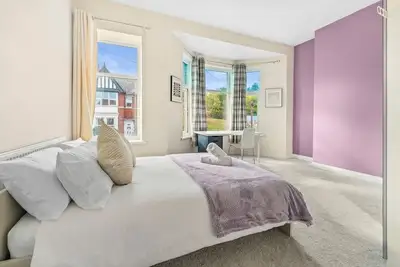 Image de The Royal Stay at Queens Hill | Sleeps 10