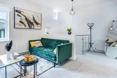 Image de Modern and Comfy Church Rd Flat 1 with Parking