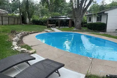 Image de Comfort & Space: 5br Family Getaway w/ Pool, Fire Table, and game room!