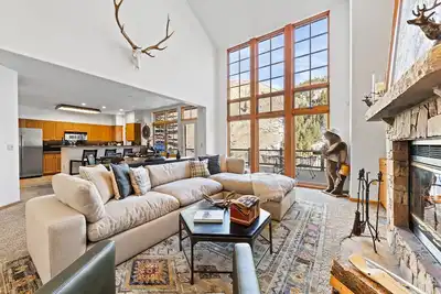 Image de Charming 4-bedroom house in Beaver Creek; Door-to-Door Shuttle; Private Hot Tub