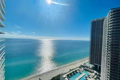 Image de Stunning Ocean Views at Lyfe Resort @rent4us