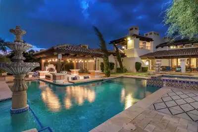 Image de Luxury Paradise Valley Estate - 11br - Sleeps 30 - Heated Pool & Swim-Up Bar