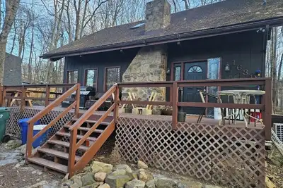 Image de Poconos house with Hot Tub, Game Room, Fire Pit, Pets Allowed
